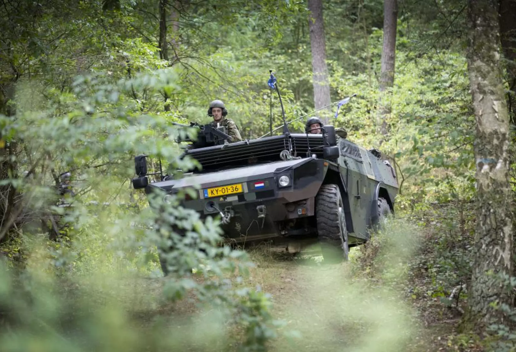 defensie voertuig