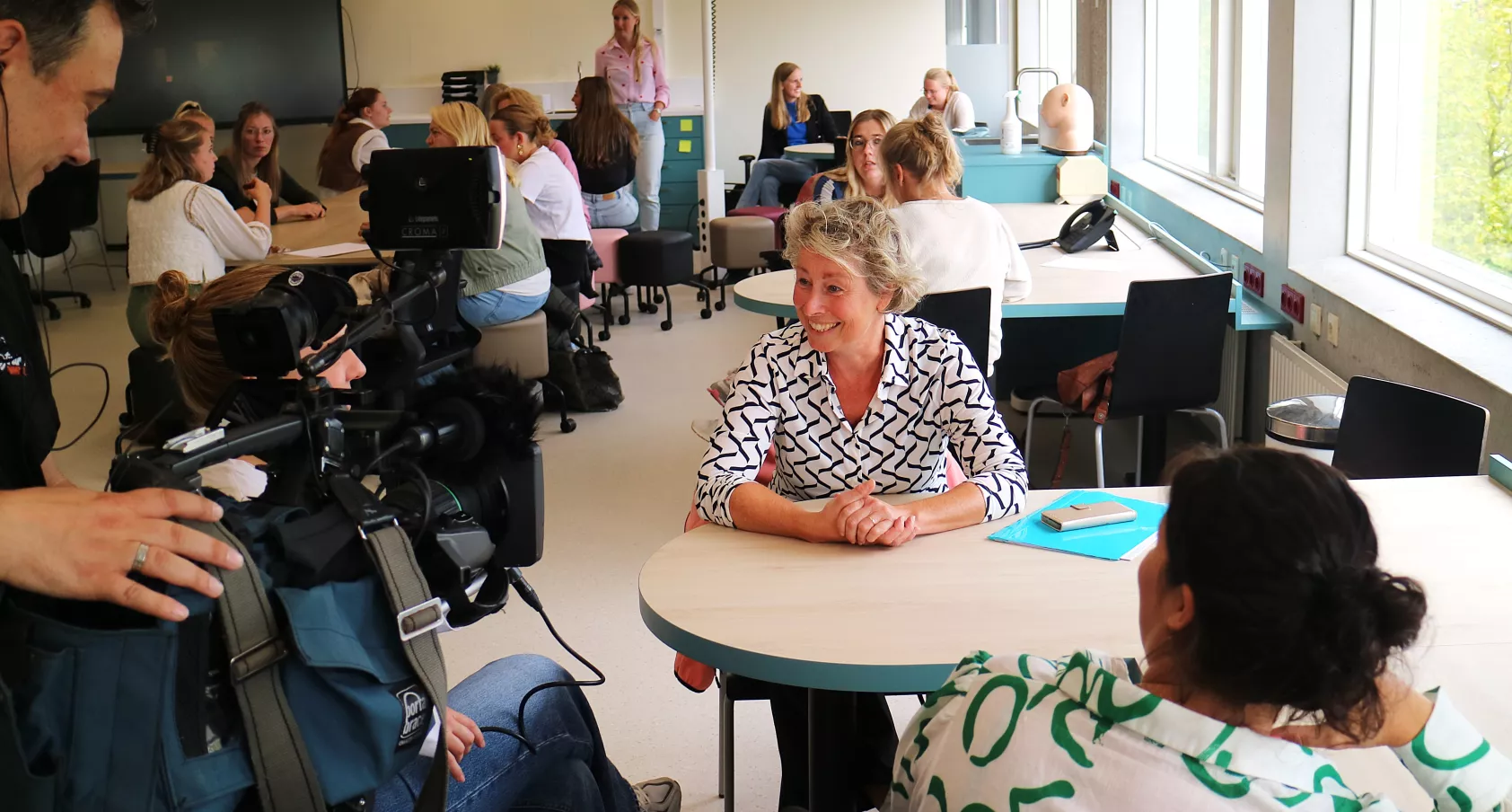 Opnames door Omrop Fryslan voor nieuwsitem over nieuwe opleiding Firda